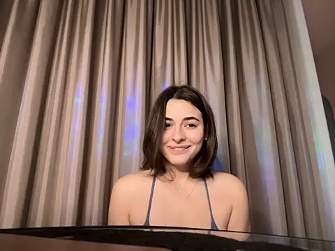 Snapshot of AmiCumOn chatting on 10-04-25, 11:01 AmiCumOn online show from 10-04-25, 11:01