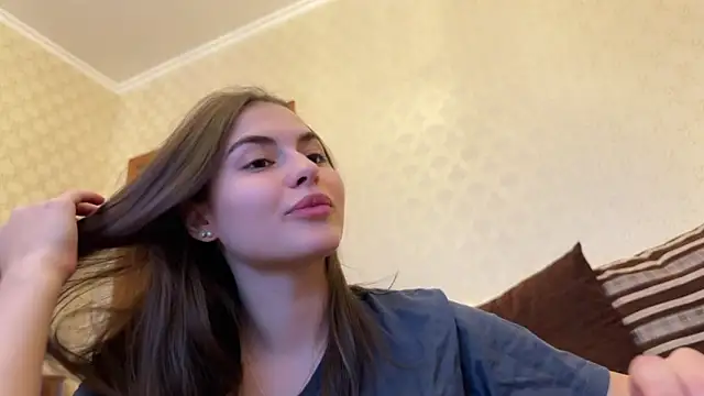 Snapshot of AmiCumOn chatting on 03-15-25, 11:29 AmiCumOn online show from 03-15-25, 11:29