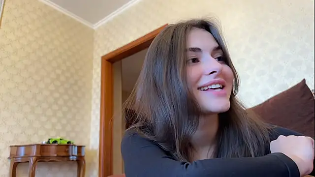 Snapshot of AmiCumOn chatting on 02-18-25, 09:21 AmiCumOn online show from 02-18-25, 09:21