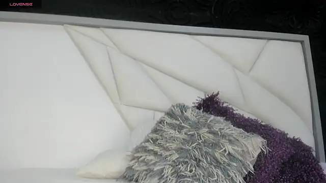 AbigailWilliams  online show from 11-22-25, 11:20