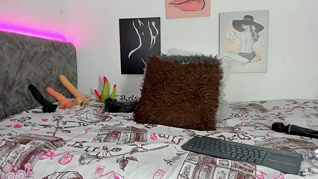 BarbieHotLaura online show from 11-28-25, 12:11