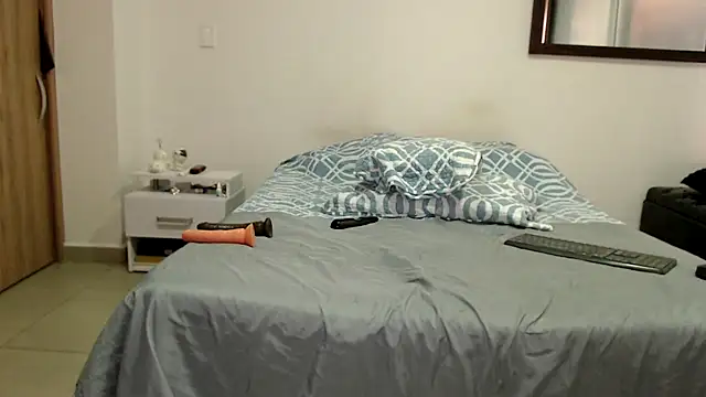 AnnieRoss69 online show from 10-04-25, 09:05