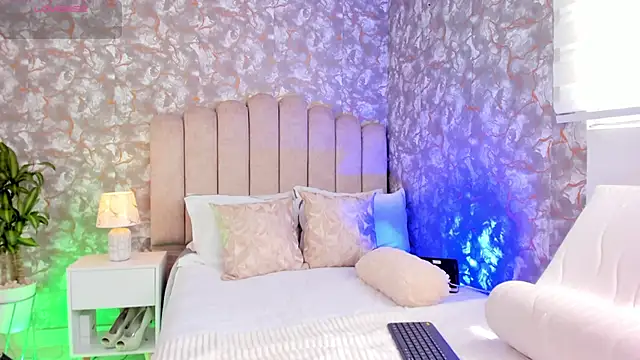 Snapshot of MiaTowson chatting on 09-19-25, 02:54 MiaTowson online show from 09-19-25, 02:54