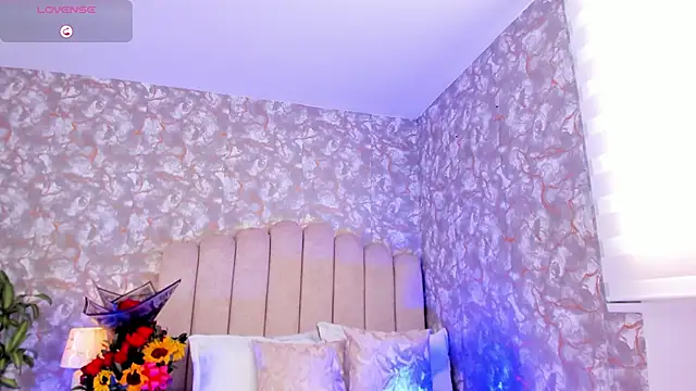 Snapshot of MiaTowson chatting on 09-23-25, 02:02 MiaTowson online show from 09-23-25, 02:02