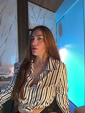 Snapshot of emmily_d chatting on 06-24-26, 06:50 emmily d online show from 06-24-26, 06:50