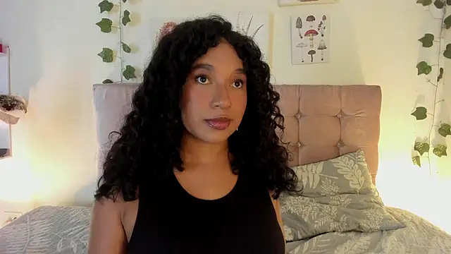 Snapshot of sara_sophieee chatting on 03-21-25, 04:06 sara sophieee online show from 03-21-25, 04:06