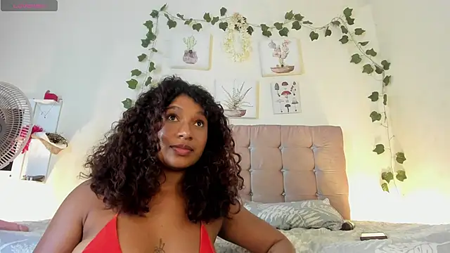 Snapshot of sara_sophieee chatting on 02-26-25, 02:52 sara sophieee online show from 02-26-25, 02:52