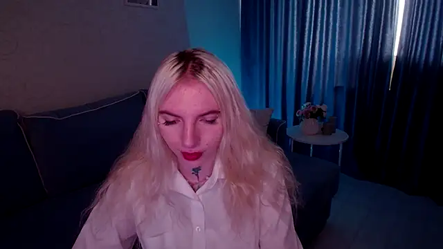 Snapshot of AnneTenet chatting on 09-18-25, 09:12 AnneTenet online show from 09-18-25, 09:12