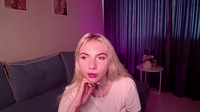 Snapshot of AnneTenet chatting on 09-19-25, 09:24 AnneTenet online show from 09-19-25, 09:24