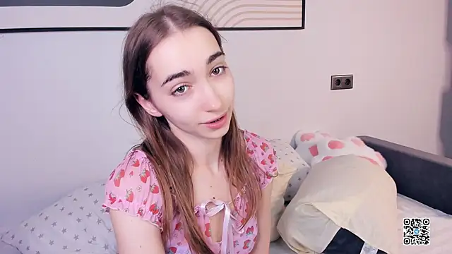 PollyBeev online show from 09-18-25, 07:33