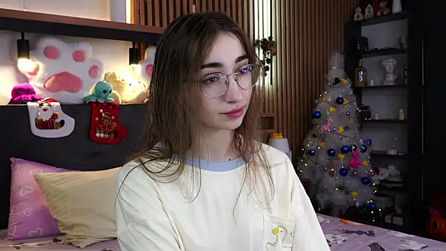 Snapshot of PollyBeev chatting on 12-04-25, 08:35 PollyBeev online show from 12-04-25, 08:35