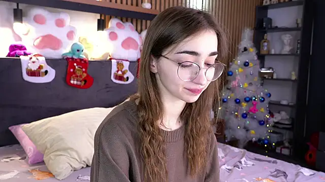 Snapshot of PollyBeev chatting on 11-30-25, 08:04 PollyBeev online show from 11-30-25, 08:04