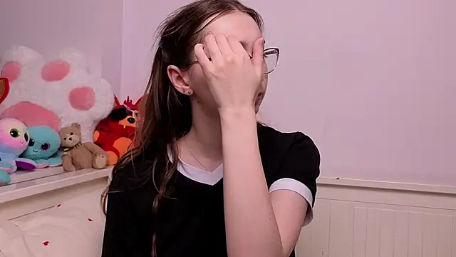 PollyBeev online show from 06-18-26, 07:29