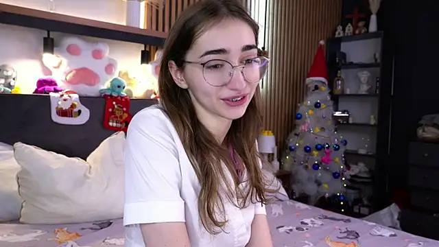 Snapshot of PollyBeev chatting on 11-28-25, 07:19 PollyBeev online show from 11-28-25, 07:19