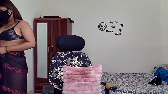 Hoty-Shivangi online show from 03-15-26, 07:37