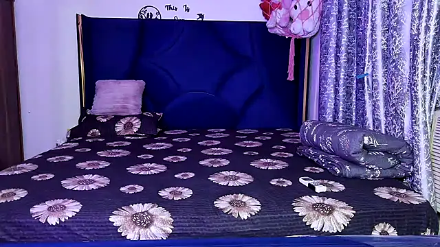 Snapshot of Hoty-Shivangi chatting on 06-21-26, 06:14 Hoty-Shivangi online show from 06-21-26, 06:14