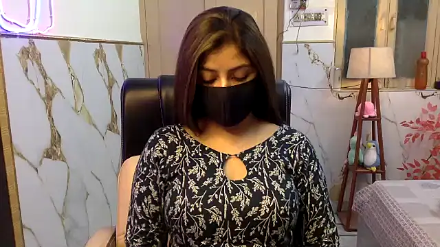 Snapshot of Hoty-Shivangi chatting on 10-25-25, 03:45 Hoty-Shivangi online show from 10-25-25, 03:45