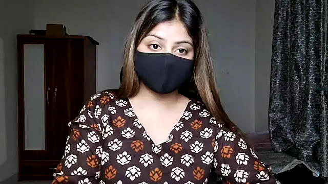 Hoty-Shivangi online show from 05-14-26, 01:41