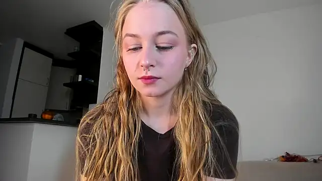 MiaMews online show from 10-27-25, 12:50