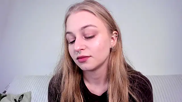 MiaMews online show from 02-11-26, 11:37