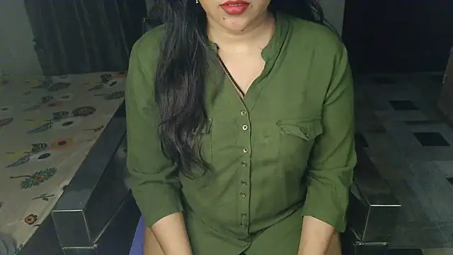 Snapshot of aarushi_sharmaa chatting on 07-06-26, 01:18 aarushi sharmaa online show from 07-06-26, 01:18