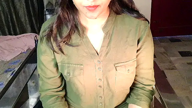 aarushi sharmaa online show from 12-17-25, 07:46