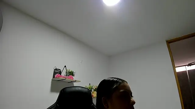 Daila 20  online show from 03-18-25, 01:44