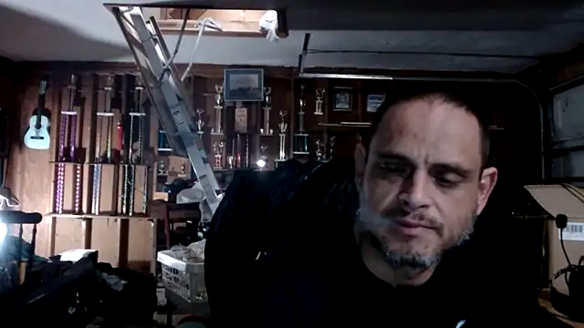 Snapshot of Buffshagswell chatting on 03-18-25, 01:46 Buffshagswell online show from 03-18-25, 01:46