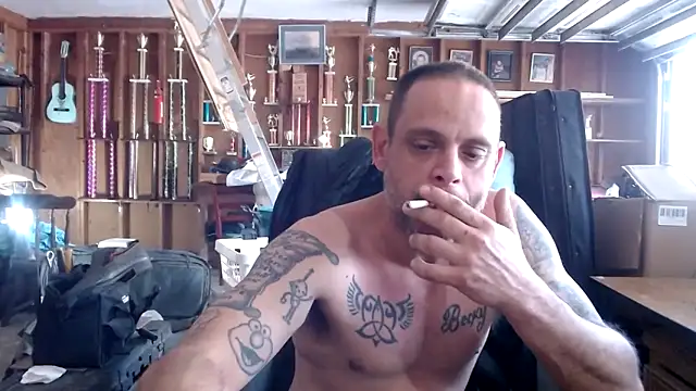 Snapshot of Buffshagswell chatting on 03-18-25, 03:12 Buffshagswell online show from 03-18-25, 03:12