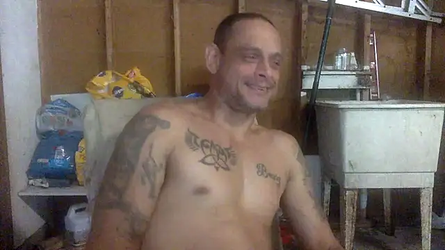 Snapshot of Buffshagswell chatting on 09-14-25, 05:13 Buffshagswell online show from 09-14-25, 05:13