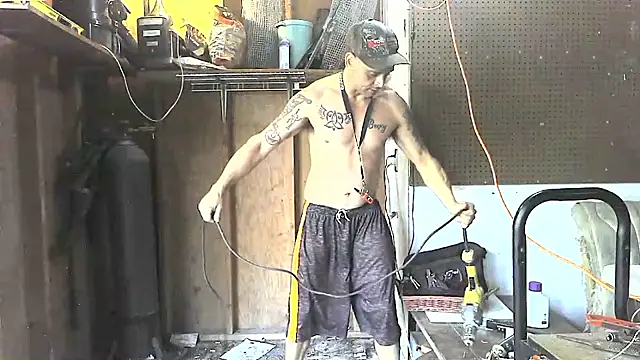 Snapshot of Buffshagswell chatting on 10-01-25, 06:01 Buffshagswell online show from 10-01-25, 06:01