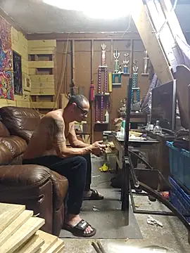 Buffshagswell online show from 10-27-25, 04:46