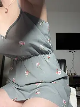 Snapshot of NickiLike chatting on 05-19-26, 07:10 NickiLike online show from 05-19-26, 07:10