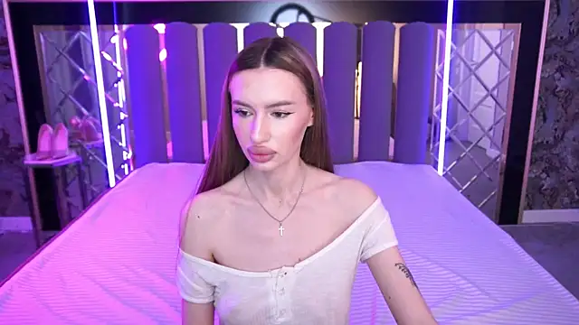 Snow WhiteeeX online show from 05-03-26, 05:45