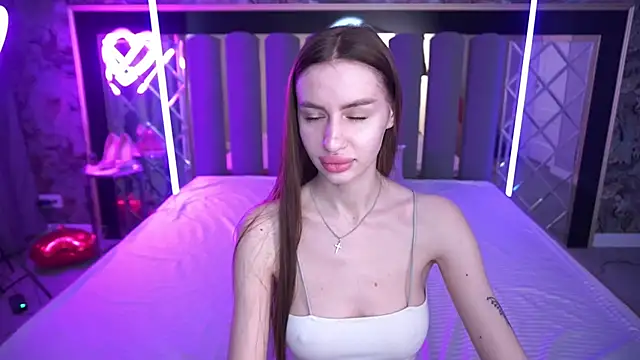 Snow WhiteeeX online show from 04-14-26, 05:56