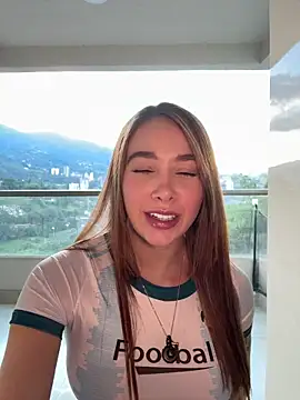 Snapshot of Lanataylor- chatting on 06-17-26, 10:52 Lanataylor- online show from 06-17-26, 10:52