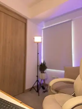 Snapshot of Lanataylor- chatting on 01-18-26, 09:29 Lanataylor- online show from 01-18-26, 09:29