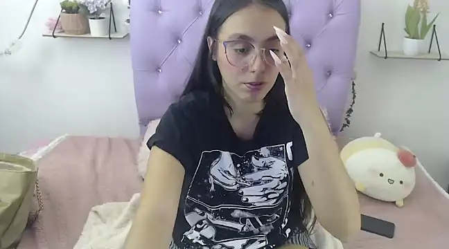 Snapshot of Freyja_01 chatting on 03-11-25, 01:16 Freyja 01 online show from 03-11-25, 01:16