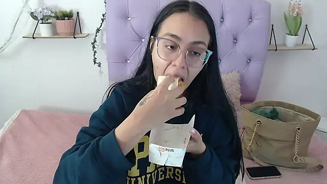 Snapshot of Freyja_01 chatting on 09-19-25, 06:34 Freyja 01 online show from 09-19-25, 06:34