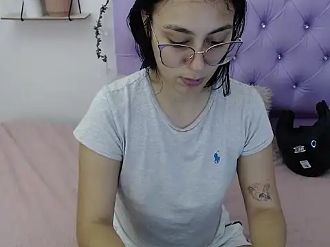 Snapshot of Freyja_01 chatting on 10-16-25, 09:23 Freyja 01 online show from 10-16-25, 09:23