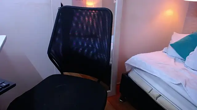 slutty collegegirl online show from 03-22-25, 06:33