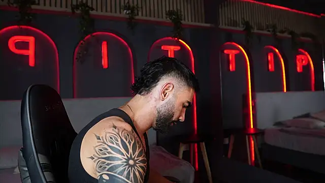 Snapshot of Austin_bolt chatting on 02-15-26, 02:12 Austin bolt online show from 02-15-26, 02:12