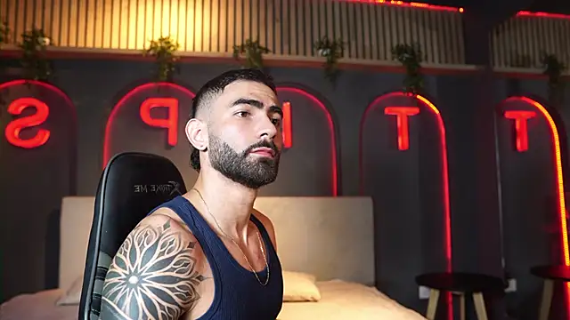 Snapshot of Austin_bolt chatting on 02-16-26, 01:37 Austin bolt online show from 02-16-26, 01:37