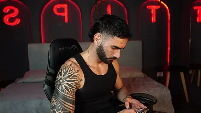 Snapshot of Austin_bolt chatting on 02-06-26, 02:40 Austin bolt online show from 02-06-26, 02:40