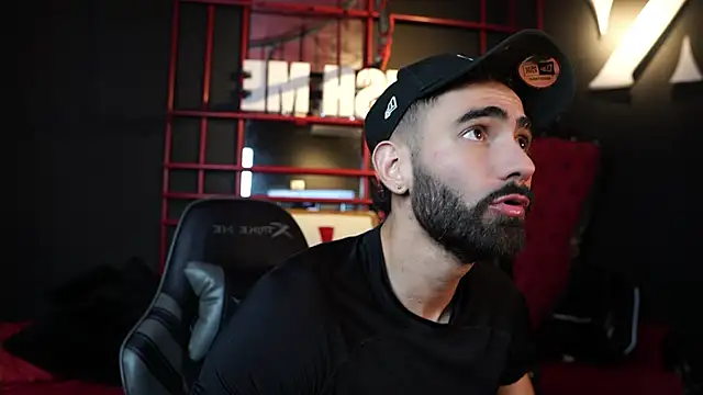 Snapshot of Austin_bolt chatting on 02-21-26, 02:13 Austin bolt online show from 02-21-26, 02:13