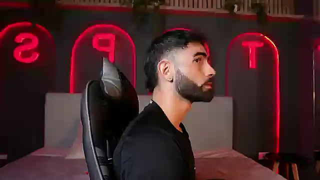 Austin bolt online show from 10-31-25, 03:47