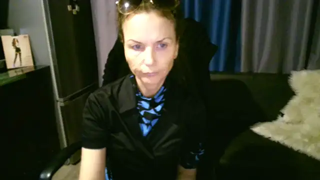 Elizabe th online show from 10-15-25, 05:43