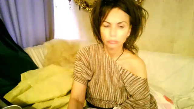 Snapshot of Elizabe_th chatting on 02-20-26, 12:29 Elizabe th online show from 02-20-26, 12:29