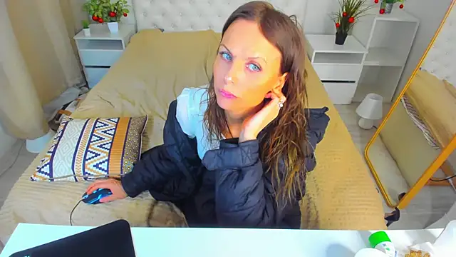 Elizabe th online show from 12-15-24, 04:51