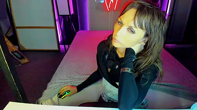 Elizabe th online show from 02-18-25, 04:25